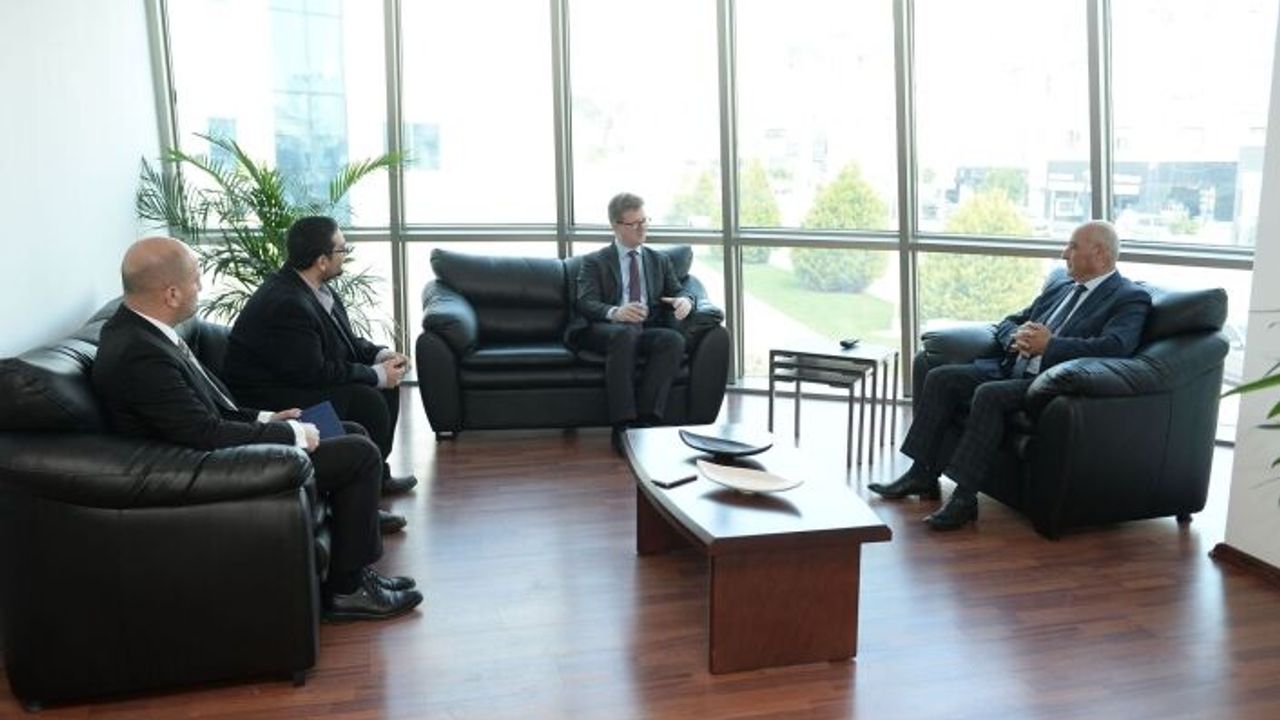 İngiliz Yüksek Komiseri'nden Gönyeli Belediyesi'ne ziyaret