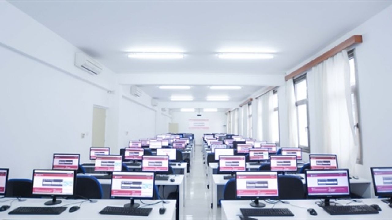 Yakın Doğu Üniversitesi ile Yakın Doğu Kolejinde uzaktan eğitim sistemi