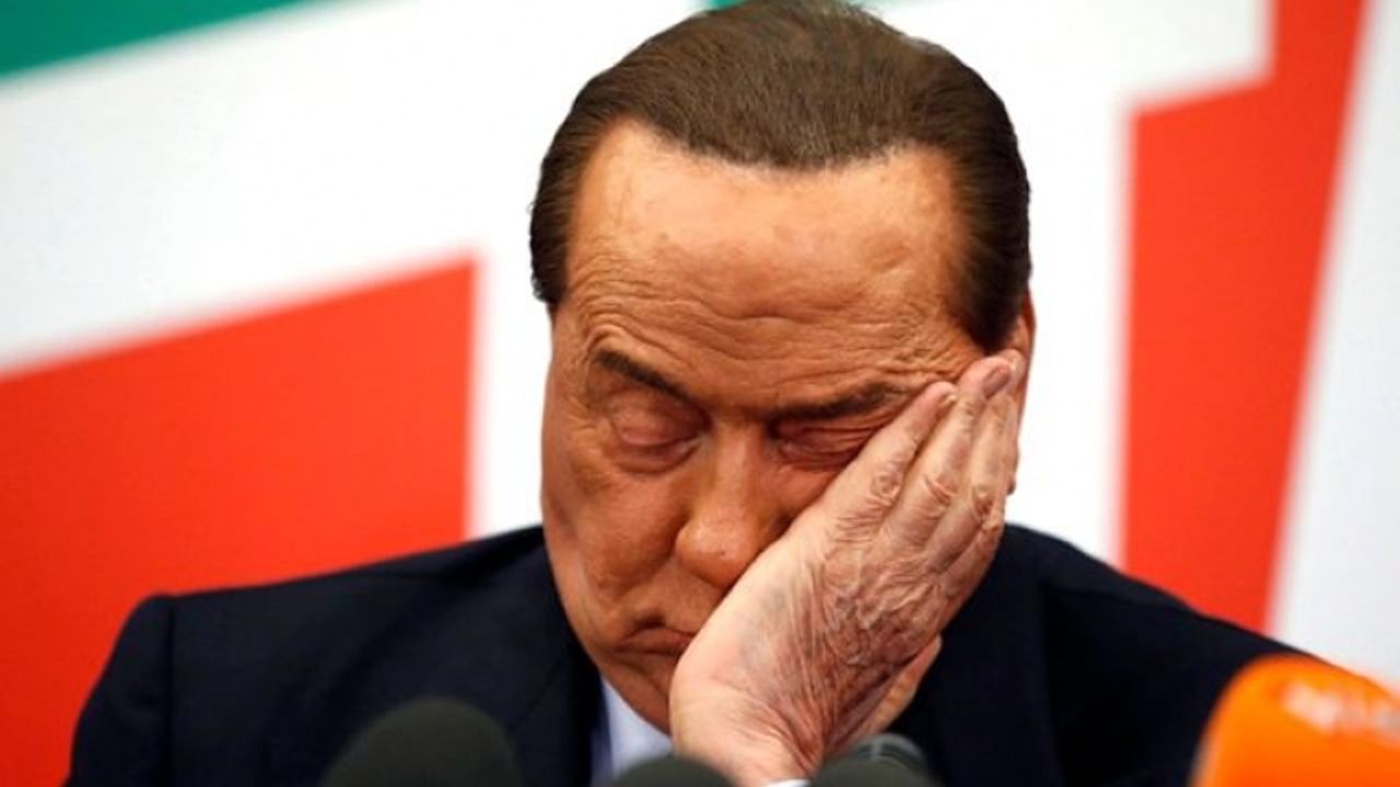 Koronavirüse yakalanan Berlusconi hastaneye kaldırıldı