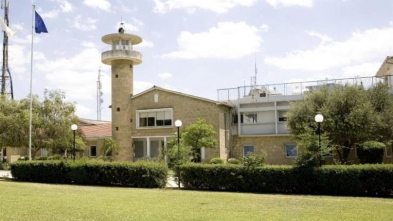 Güneyde tepki gören eurovısıon şarkısı yüzünden rik binasında gazetecilere sözlü saldırı