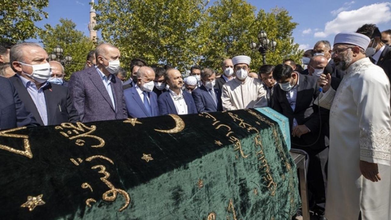 Asiltürk'ün cenazesi Ankara'da toprağa verildi