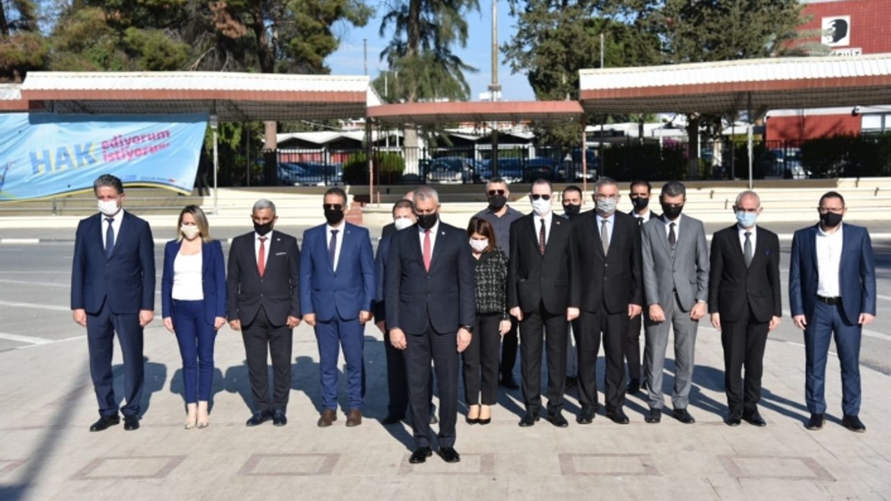 Öğretmenler Gününde Atatürk Anıtında tören