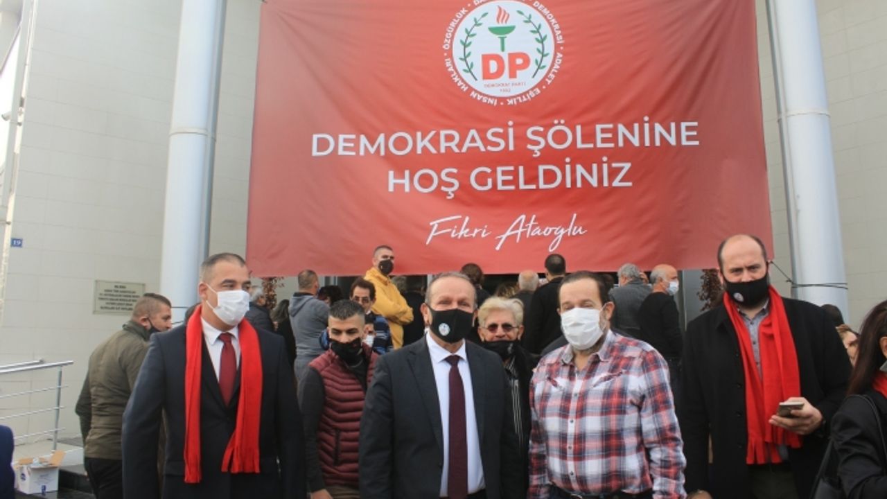 Demokrat Parti de oy kullanımı sürüyor