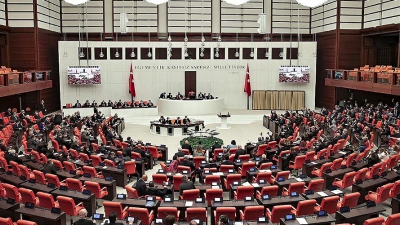 Türkiye'de Sağlık çalışanlarının özlük haklarının iyileştirilmesine yönelik düzenlemeler TBMM'de kabul edildi