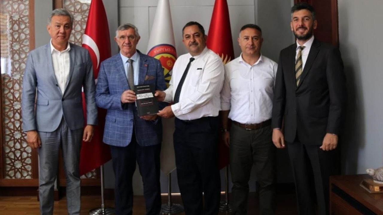 Hasgüler, Kırgızistan-Türkiye Manas Üniversitesi’ni ziyaret etti