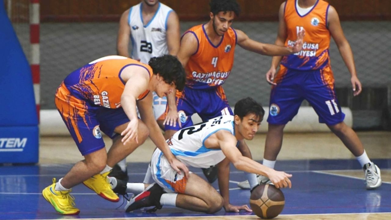 Basketbol erkekler U20 ve U15’de maçlar sürüyor