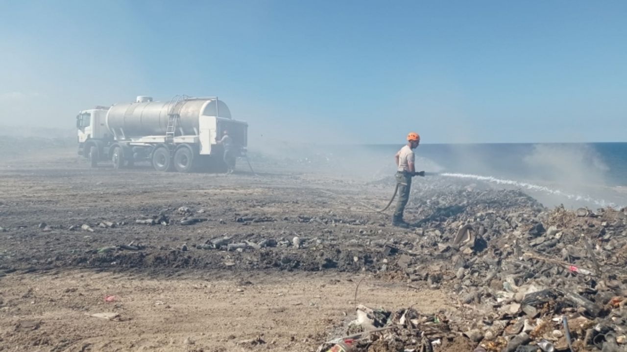 Çatalköy ve Esenetepe belediyelerine ait çöp toplama alanındaki yangınla ilgili soğutma çalışmaları sürüyor