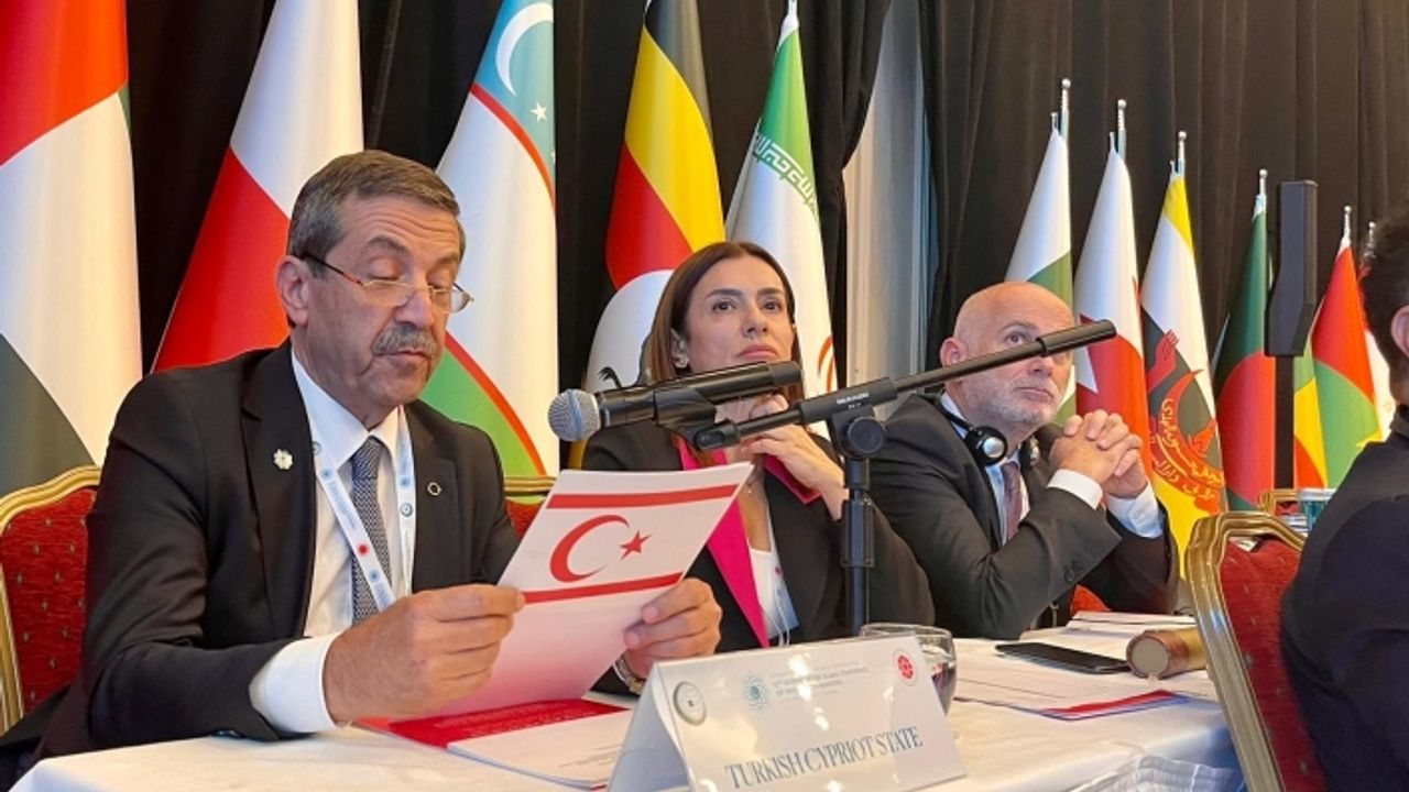 Ertuğruloğlu, İstanbul'da İİT 12. Enformasyon Bakanları Konferansı'na katıldı