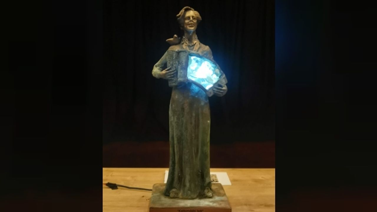 Kültür Dairesi, ülkenin kültür sanatında iz bırakan, topluma mal olmuş sanatçıların heykellerini yaptıracak