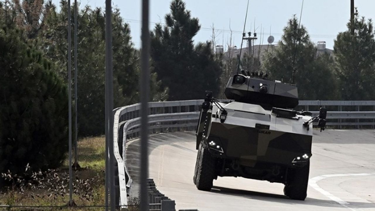 Türkiye'nin yerli motorlu ilk 8x8 aracı göreve hazır