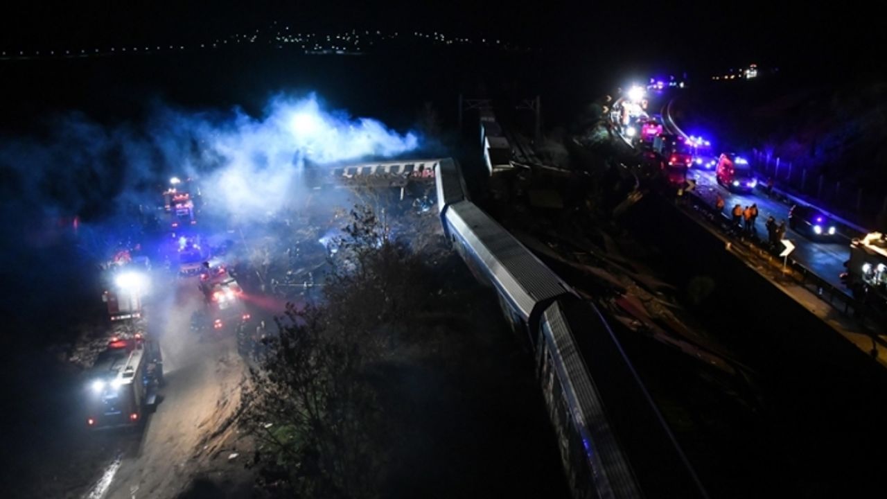Yunanistan'da tren kazasında 32 kişi hayatını kaybetti