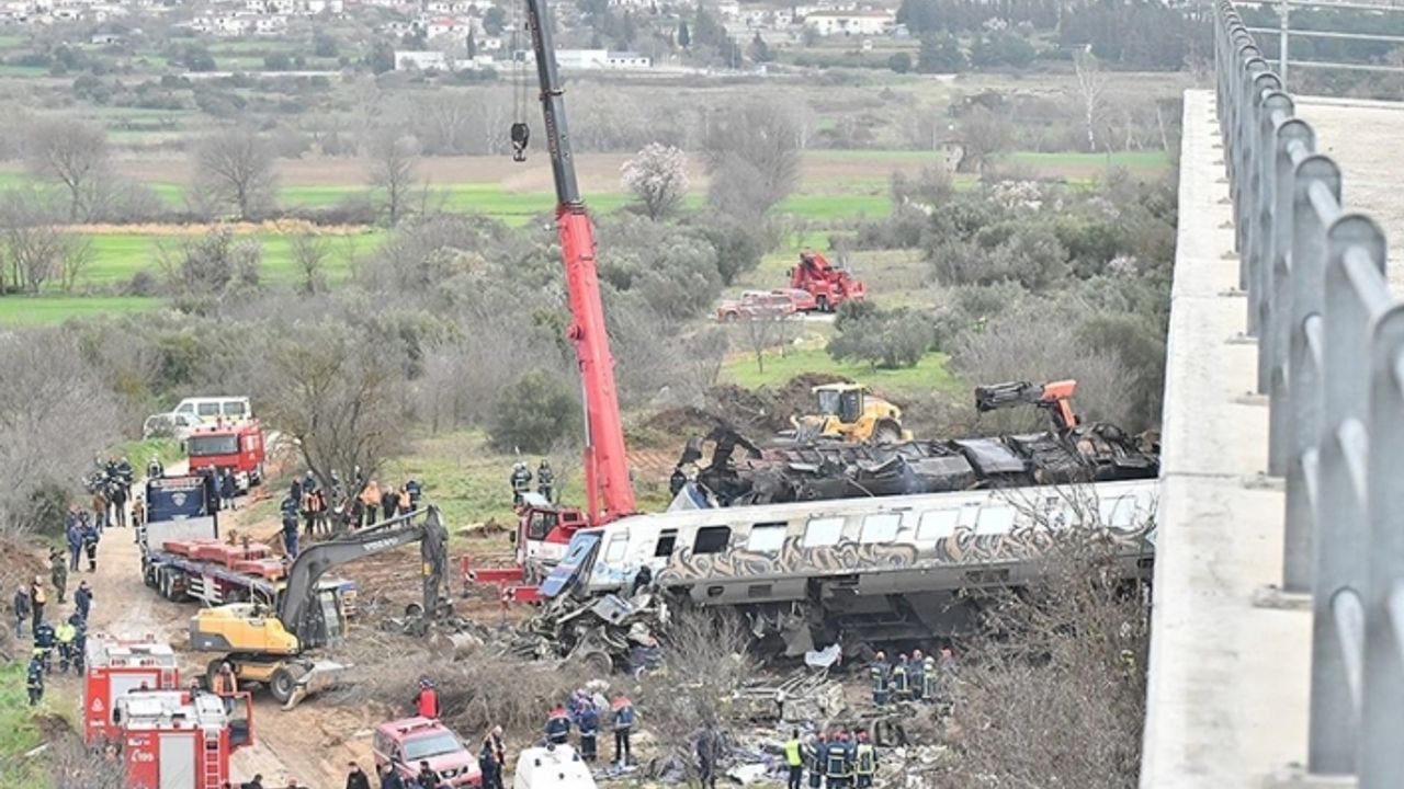 Yunanistan'da tren kazasında ölenlerin sayısı 42'ye yükseldi