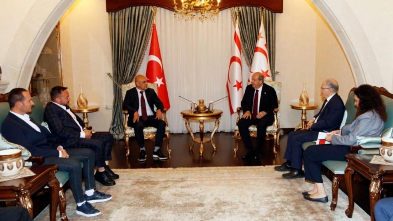 Tatar, PDO Sertifikası alan ilk Kıbrıslı Türk hellim üreticisi Gülgün Süt Ürünleri heyetini kabul etti