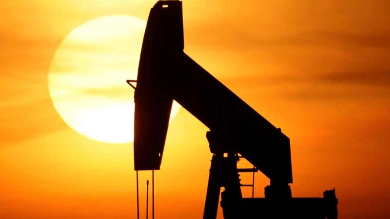 ABD petrol fiyatı tahminini yukarı yönlü revize etti