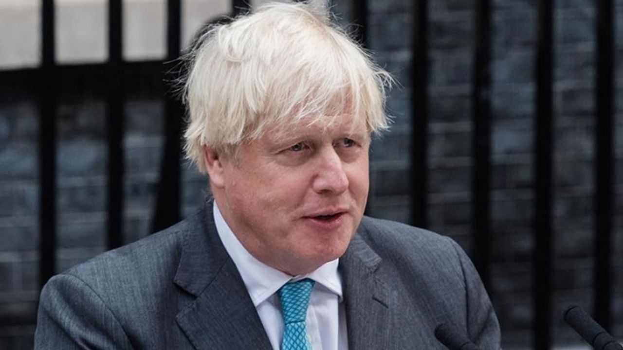 Eski İngiltere Başbakanı Johnson, milletvekilliğinden istifa etti