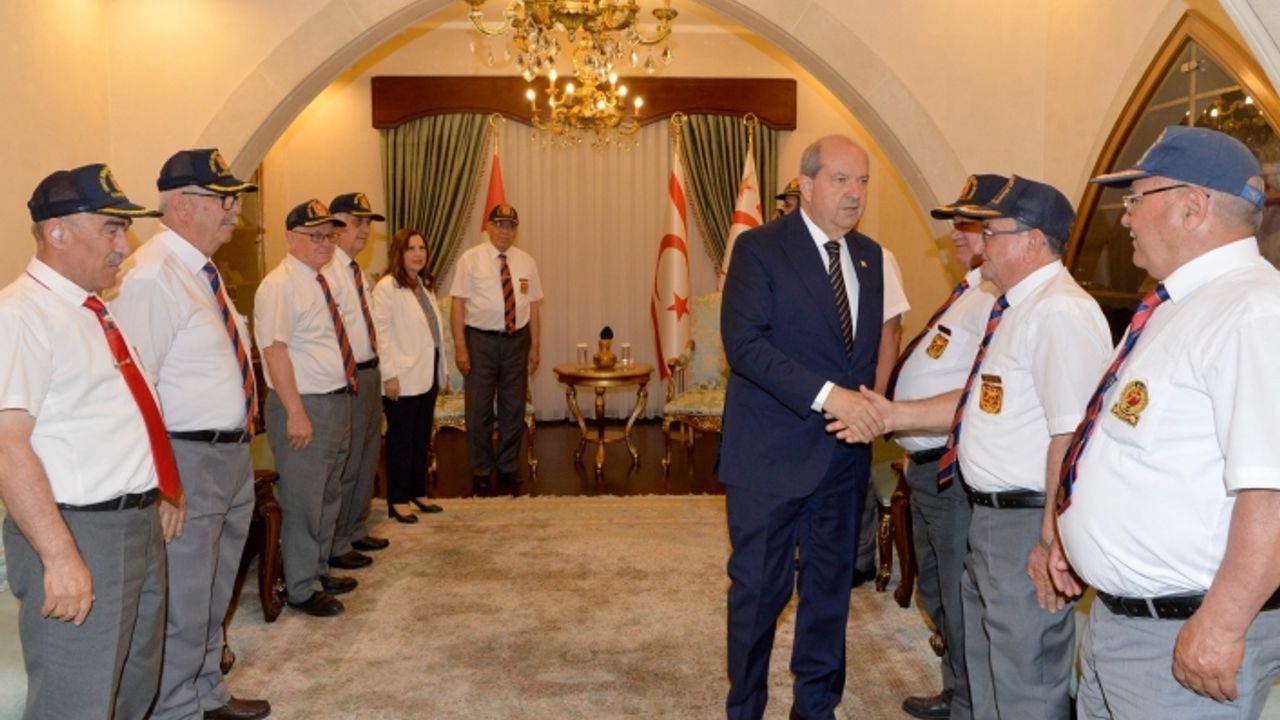 Tatar, İzmir’den gelen Kıbrıs gazilerini kabul etti