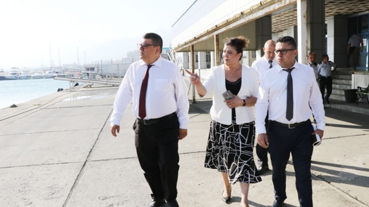 Berova, Girne Gümrük Şube Amirliğini ziyaret etti, incelemelerde bulundu
