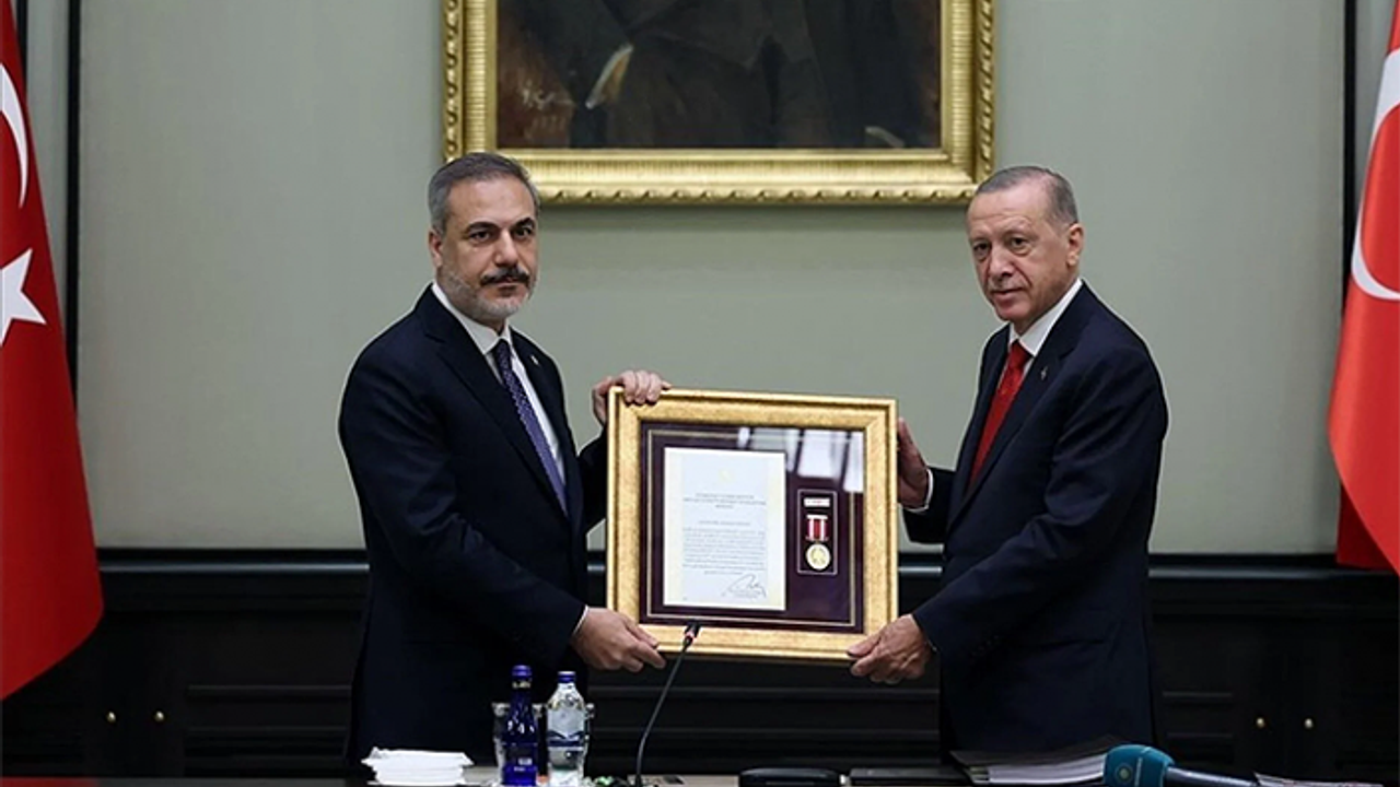 Erdoğan'dan Hakan Fidan'a "üstün hizmet madalyası"