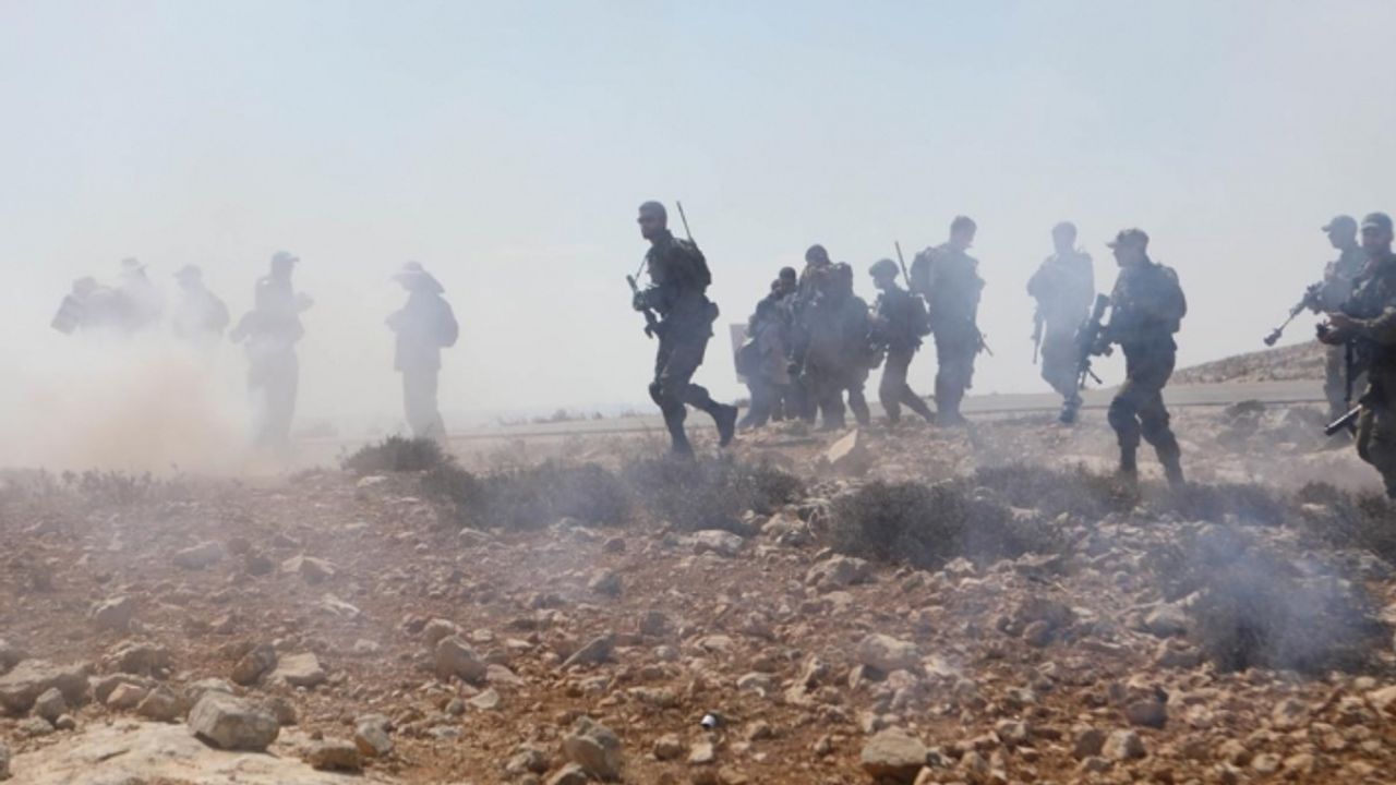 Batı Şeria'da Filistinliler, İsrail askerleri ve Yahudi yerleşimcilerin saldırısına uğradı