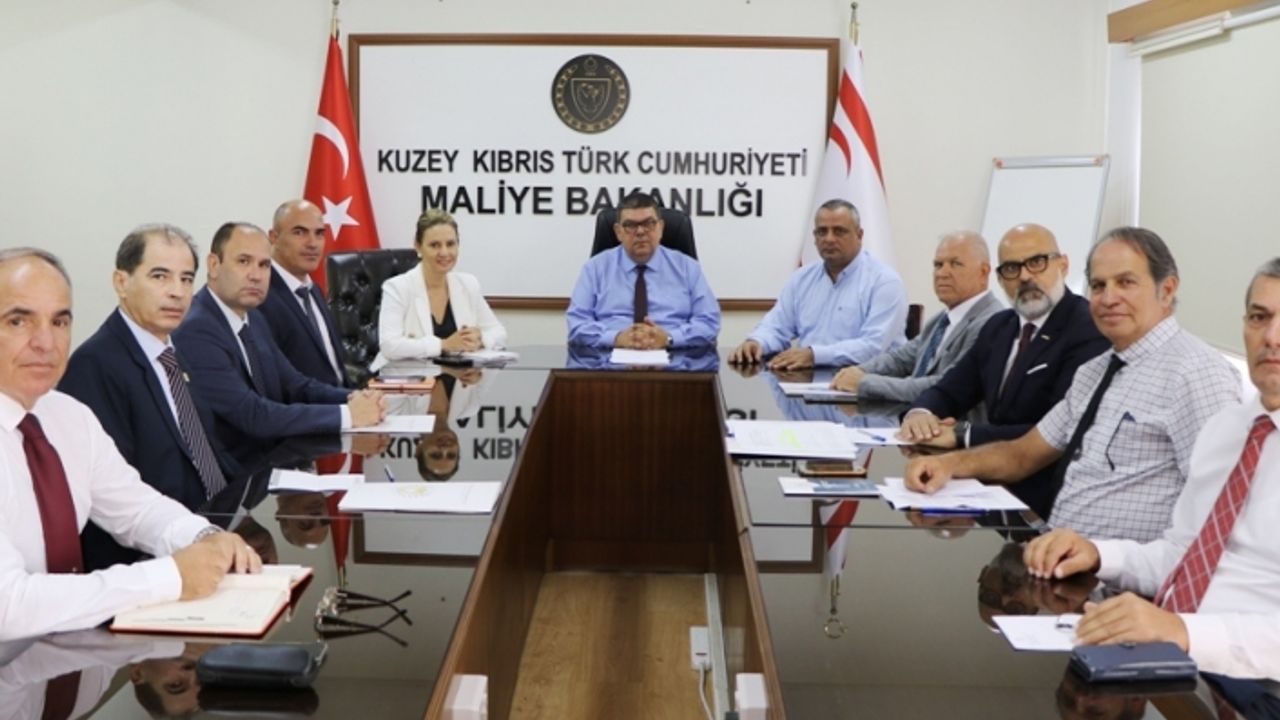 Berova, Kuzey Kıbrıs Sigorta ve Reasürans Şirketler Birliği heyetini kabul etti