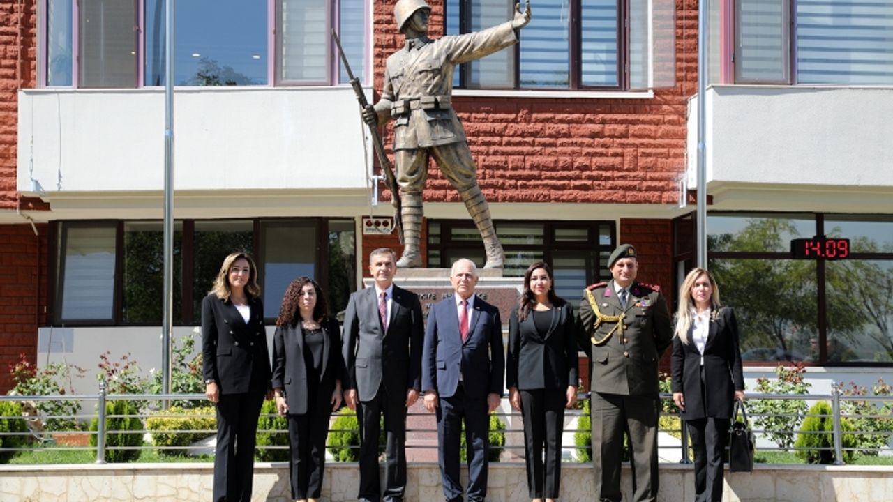 Cumhuriyet Meclisi Başkanı Töre Ankara’da Mehmetçik Vakfı’nı ziyaret etti