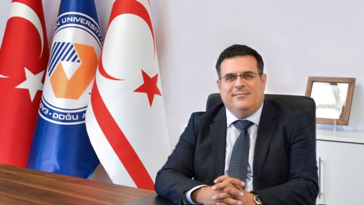 DAÜ Rektörü Hocanın, rektörlükle ilgili hatalı değerlendirmeler yapıldığını ve eksik yanlış bilgiler aktarıldığını belirtti