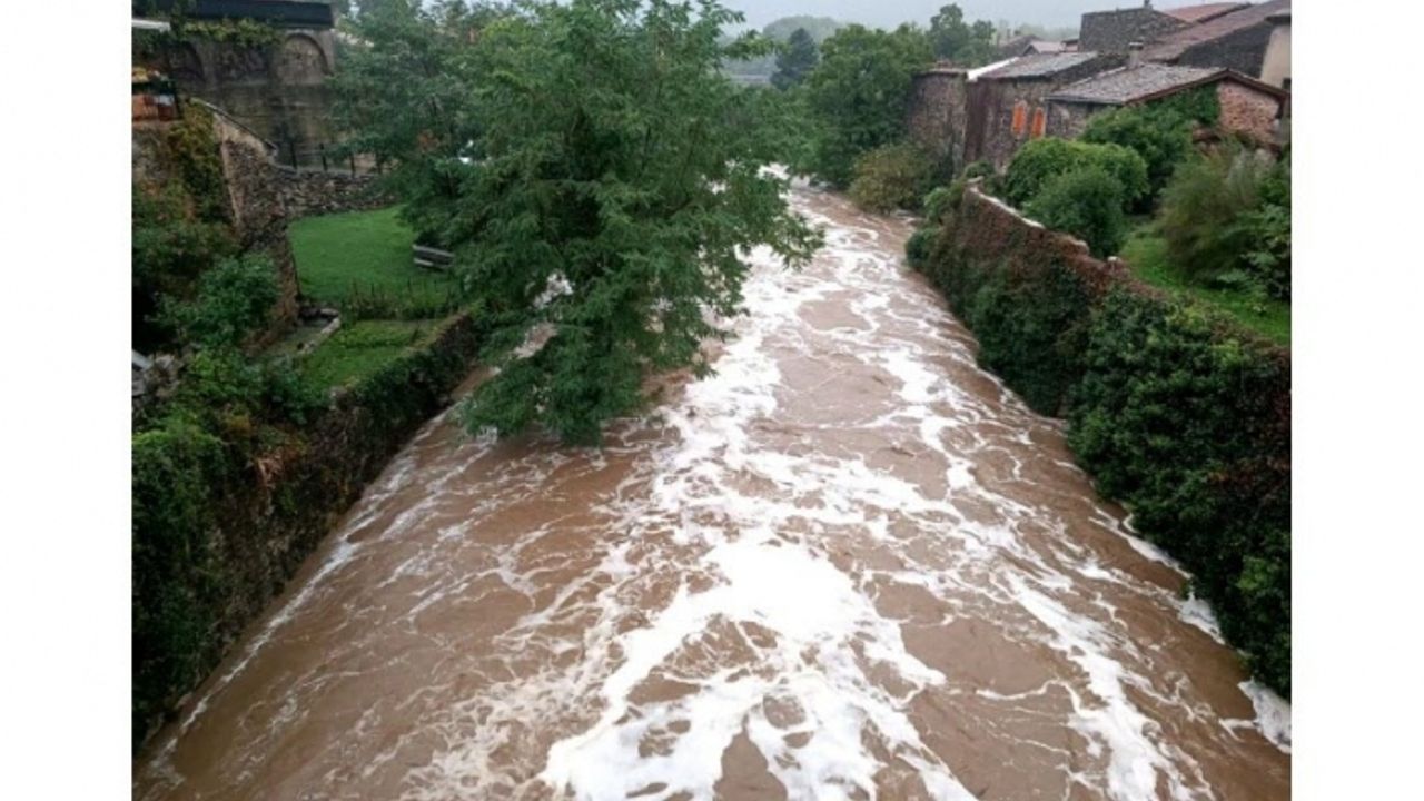 Fransa'nın birçok bölgesinde "kuvvetli yağış ve fırtına" etkili oluyor