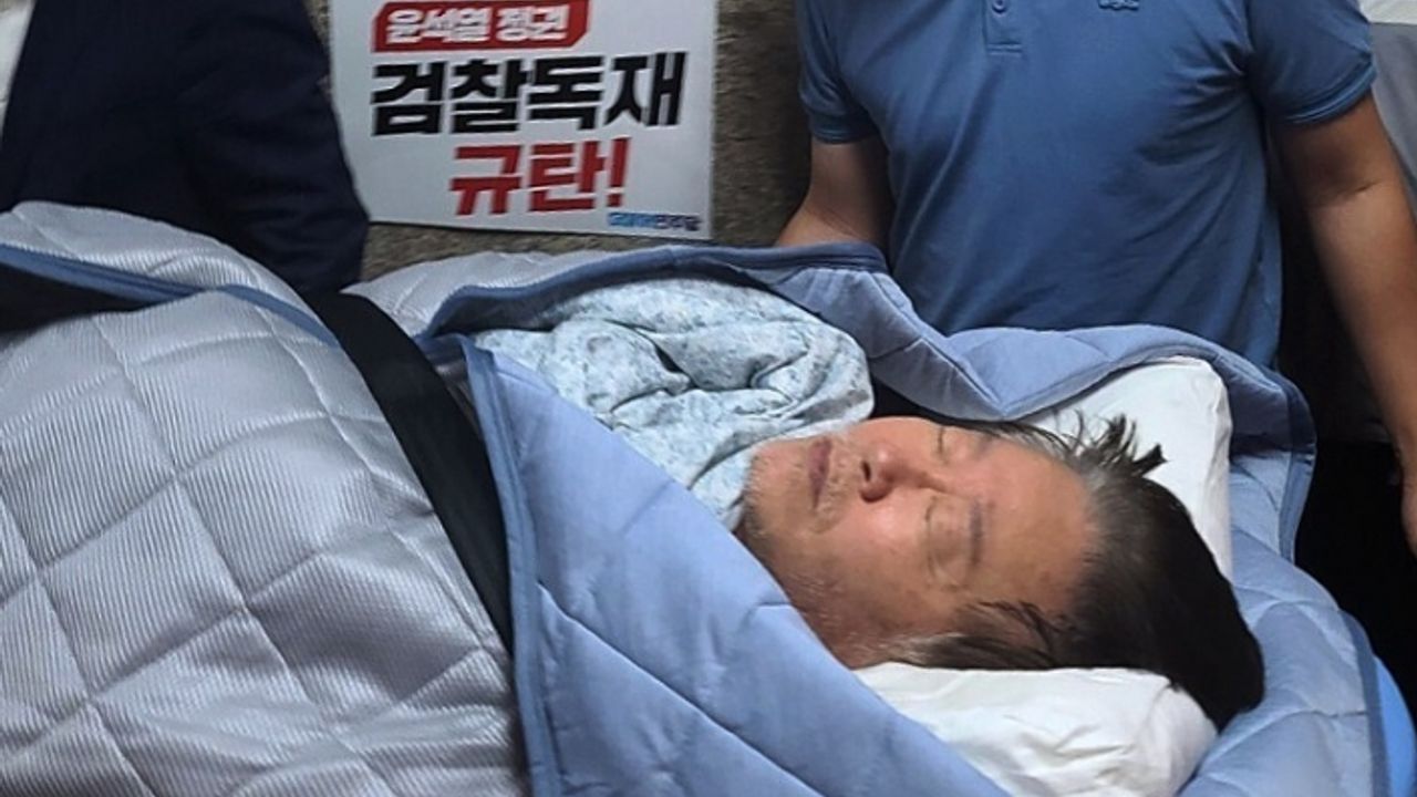 Güney Kore'de ana muhalefet lideri, açlık grevinin 19'uncu gününde hastaneye kaldırıldı