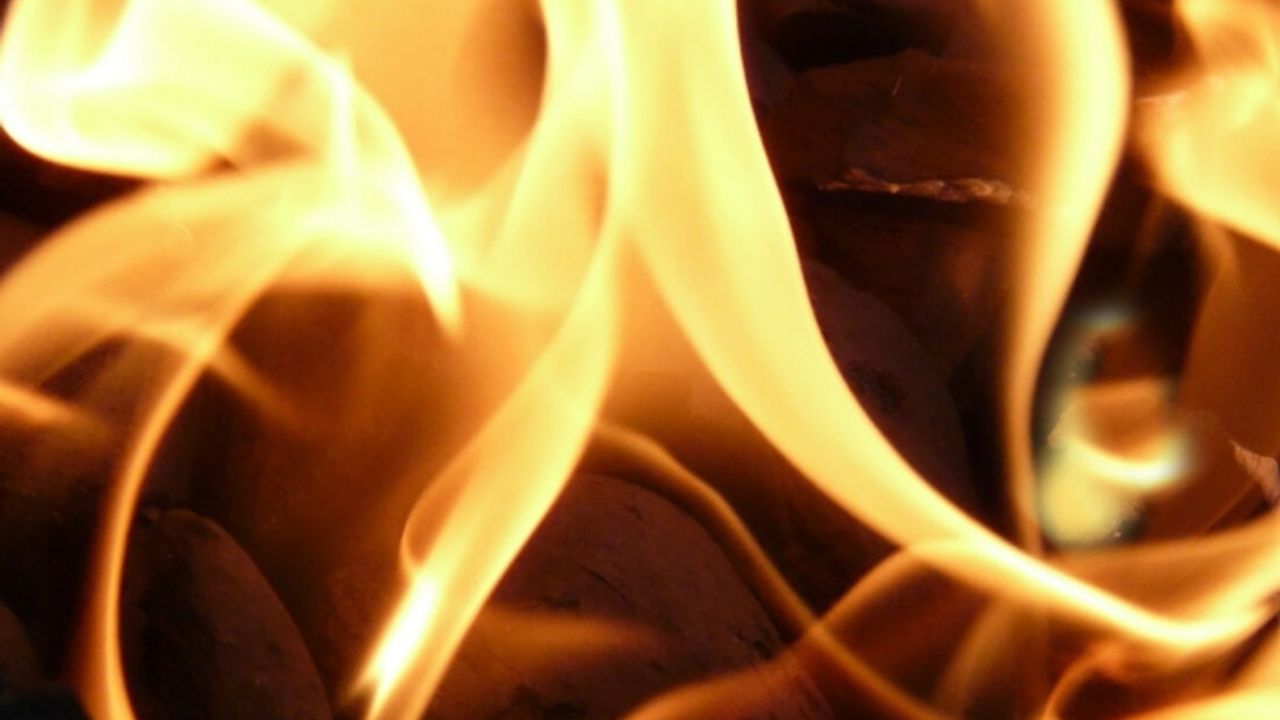 Kumyalı'da arazi Ciklos'ta araç yangını …