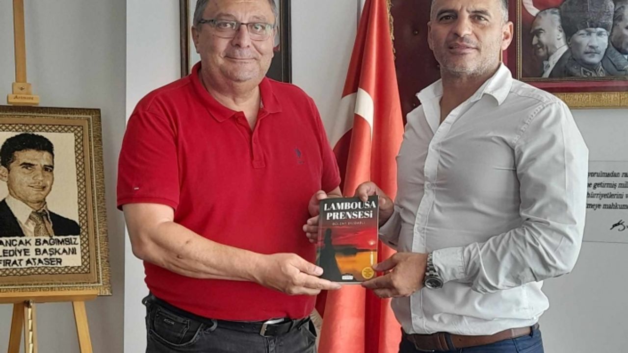 "Lambousa Prensesi", kitabı Lapta-Alsancak-Çamlıbel Belediye Başkanı Ataser'e takdim edildi