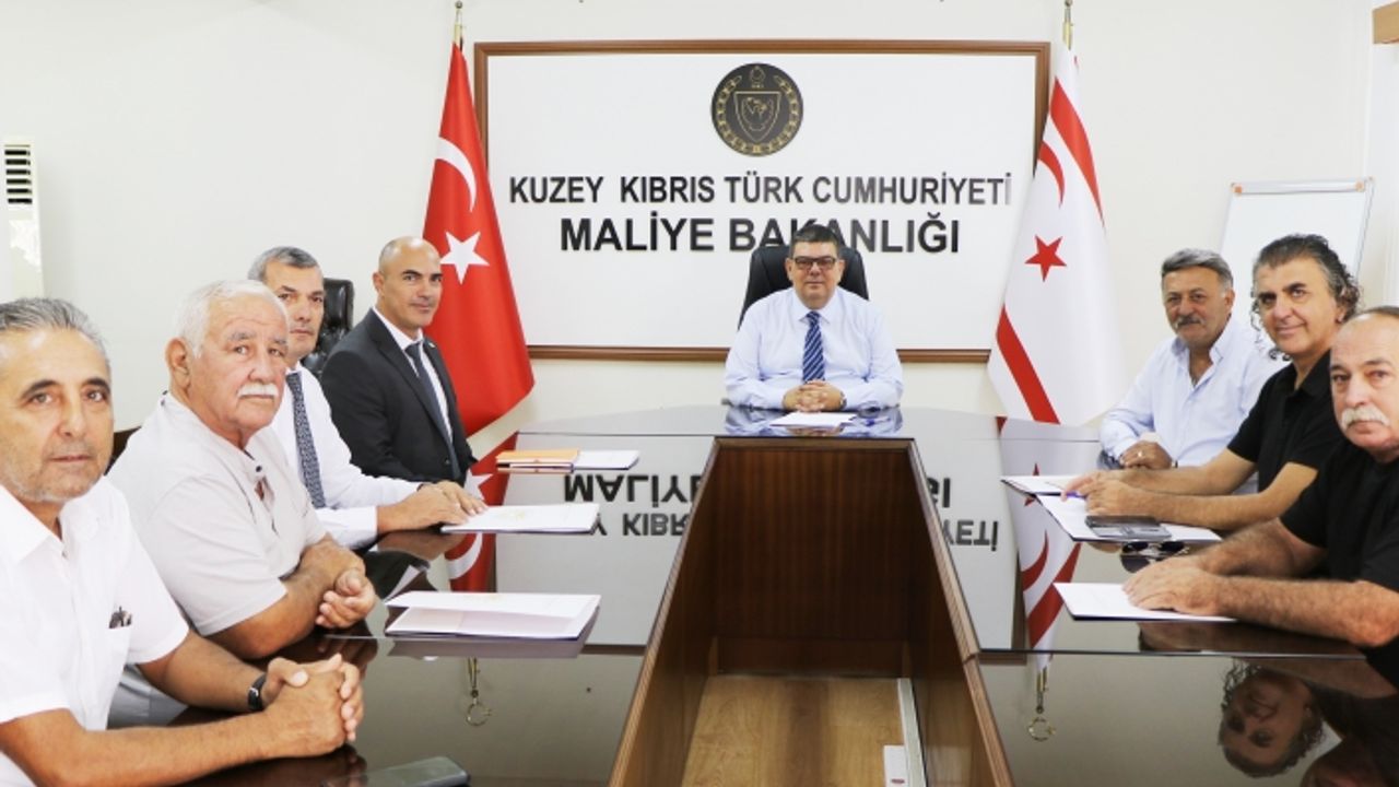 Maliye Bakanı Berova, Gazimağusa Muhtarlar Derneği heyetini kabul etti