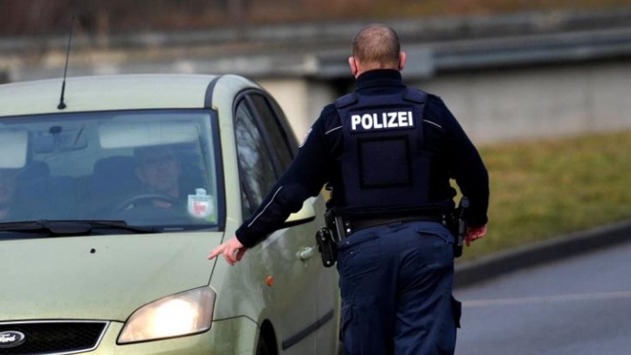 Almanya, AB'ye "Polonya, Çekya ve İsviçre sınırlarında" kontroller yapacağını bildirdi