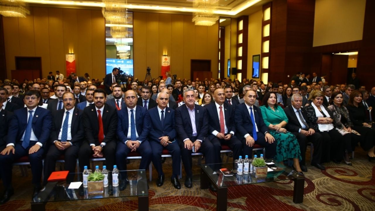 Dünyanın farklı ülkelerinden Türkiye mezunları Bakü'de buluştu