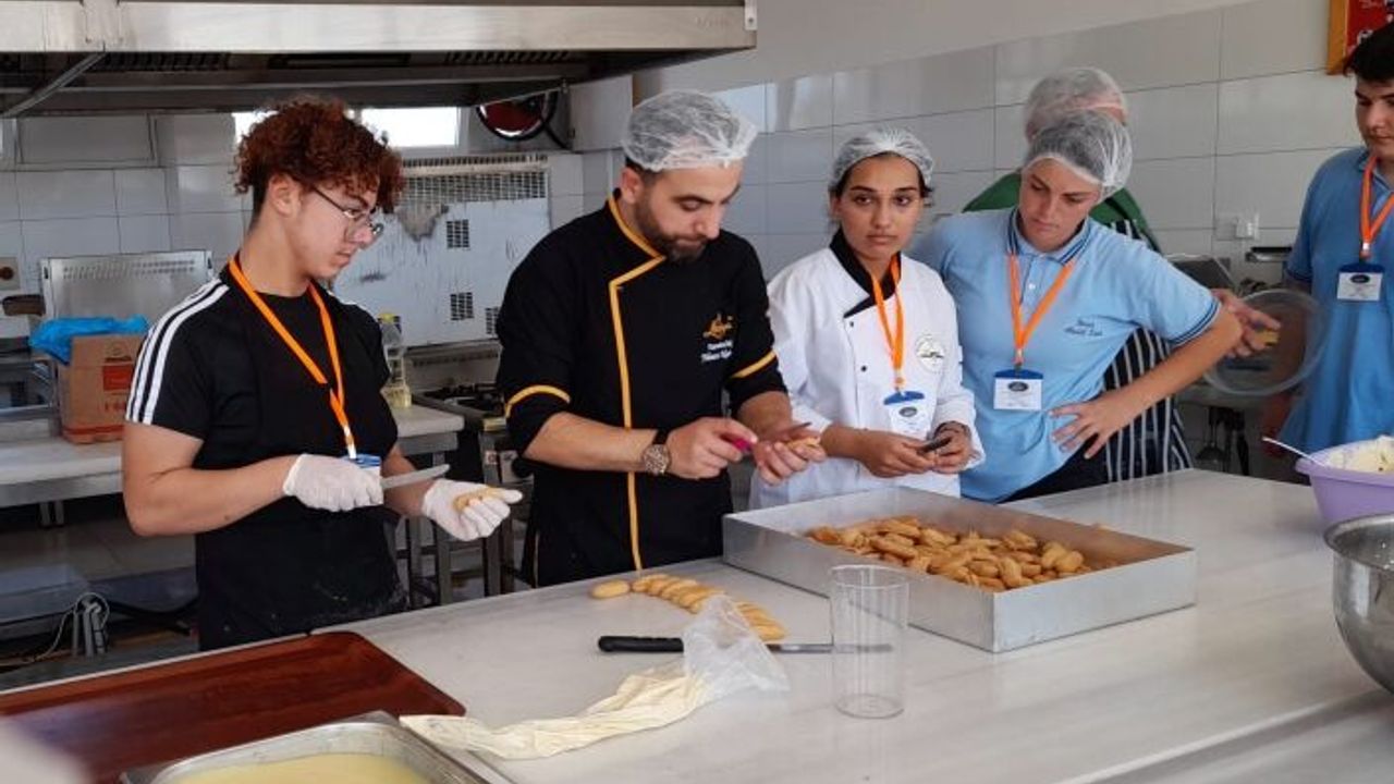 Mesleki Eğitimi Destekleme ortak projesi...Rotary kulüpleri gençlere yönelik motivasyon eğitimi düzenledi