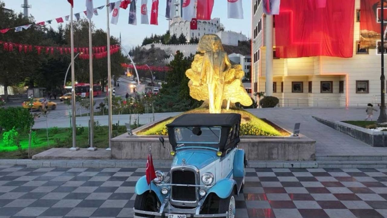 "Atatürk'ün kullandığı araba" Keçiören'de sergileniyor