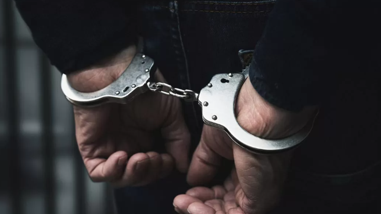 KKTC'de kaçak kaldığı tespit edilen 2 kişi tutuklandı