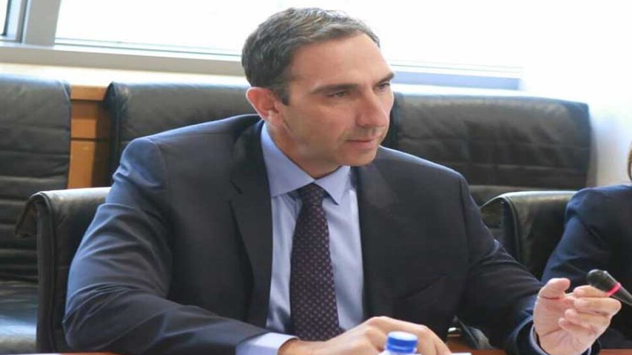 Rum İçişleri Bakanı ara bölgede dikenli tel konusunu “kapattı”