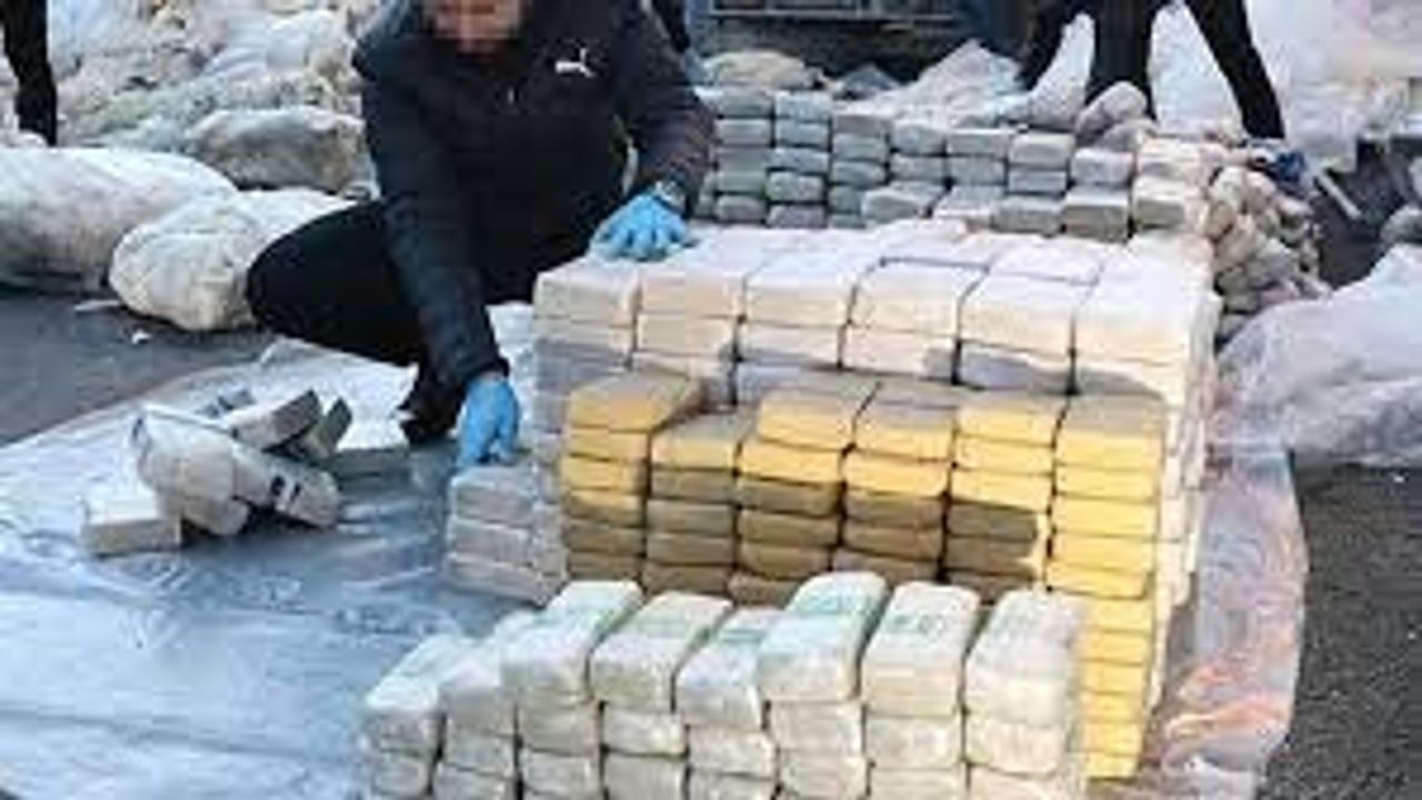 İran’da bir ton 300 kilo uyuşturucu ele geçirildi