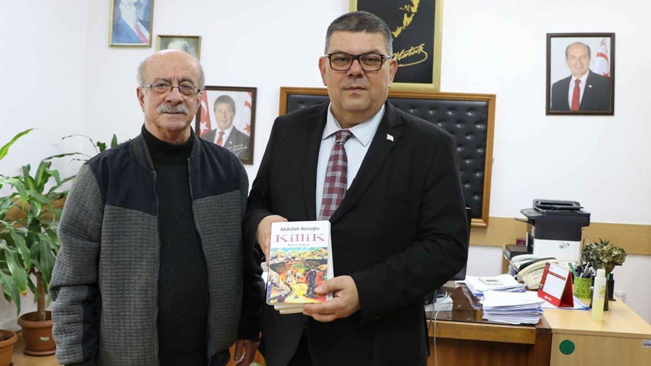 Azizoğlu, son kitabını Maliye Bakanı Berova’ya takdim etti