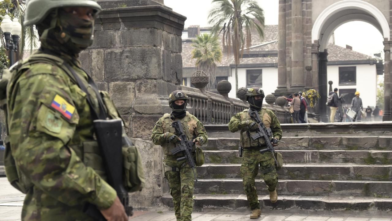 Ekvador'da canlı yayın baskınını soruşturan savcı silahlı saldırıda öldürüldü
