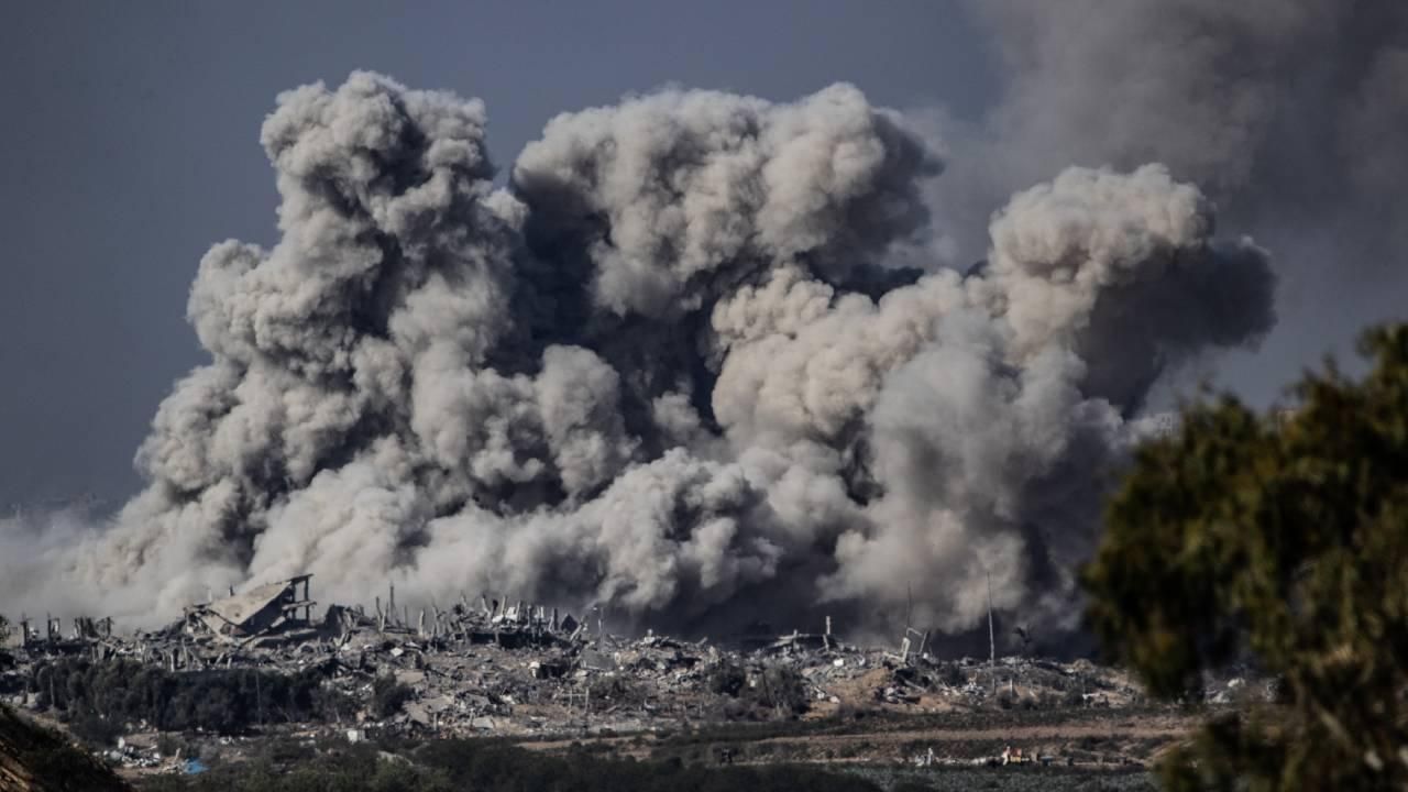 İsrail'in Gazze'ye düzenlediği saldırılarda öldürülen Filistinlilerin sayısı 24 bin 927'ye yükseldi