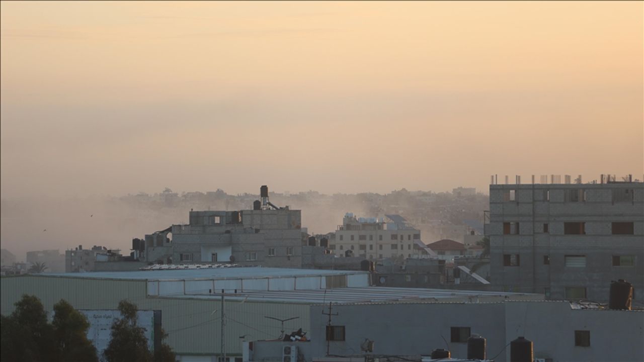 Gazze'deki hükümet: İsrail ordusu Han Yunus'taki 5 sığınma merkezinde 30 bin kişiyi hedef aldı