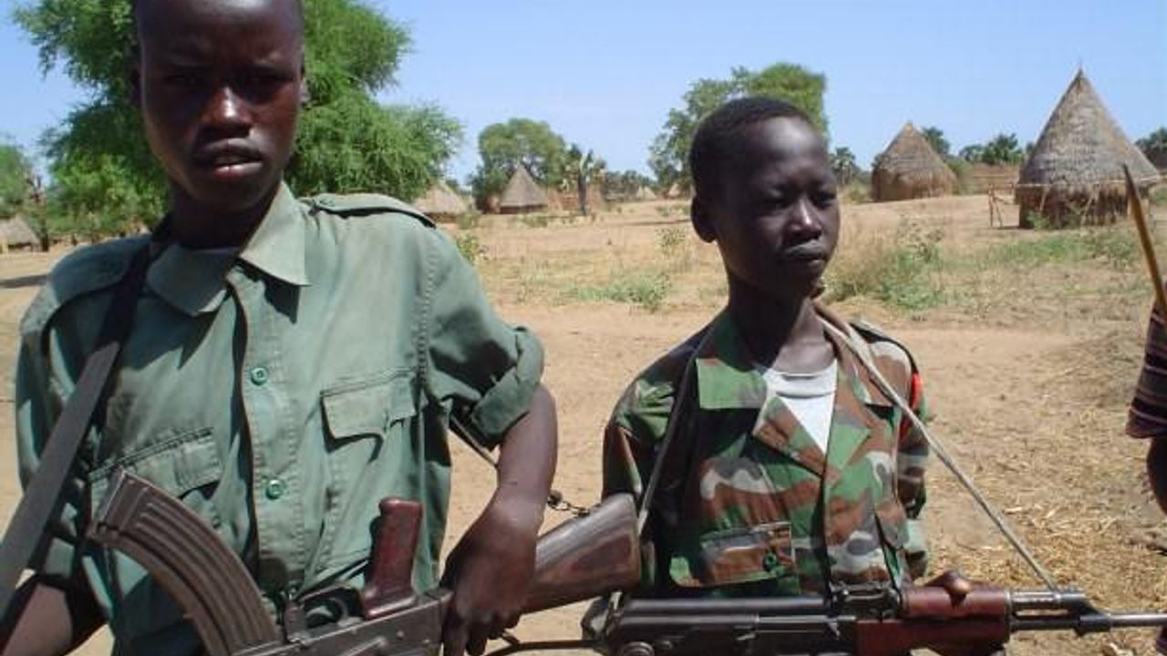 İç savaş ve etnik çatışmalara sahne olan Afrika'nın "çocuk askerleri"