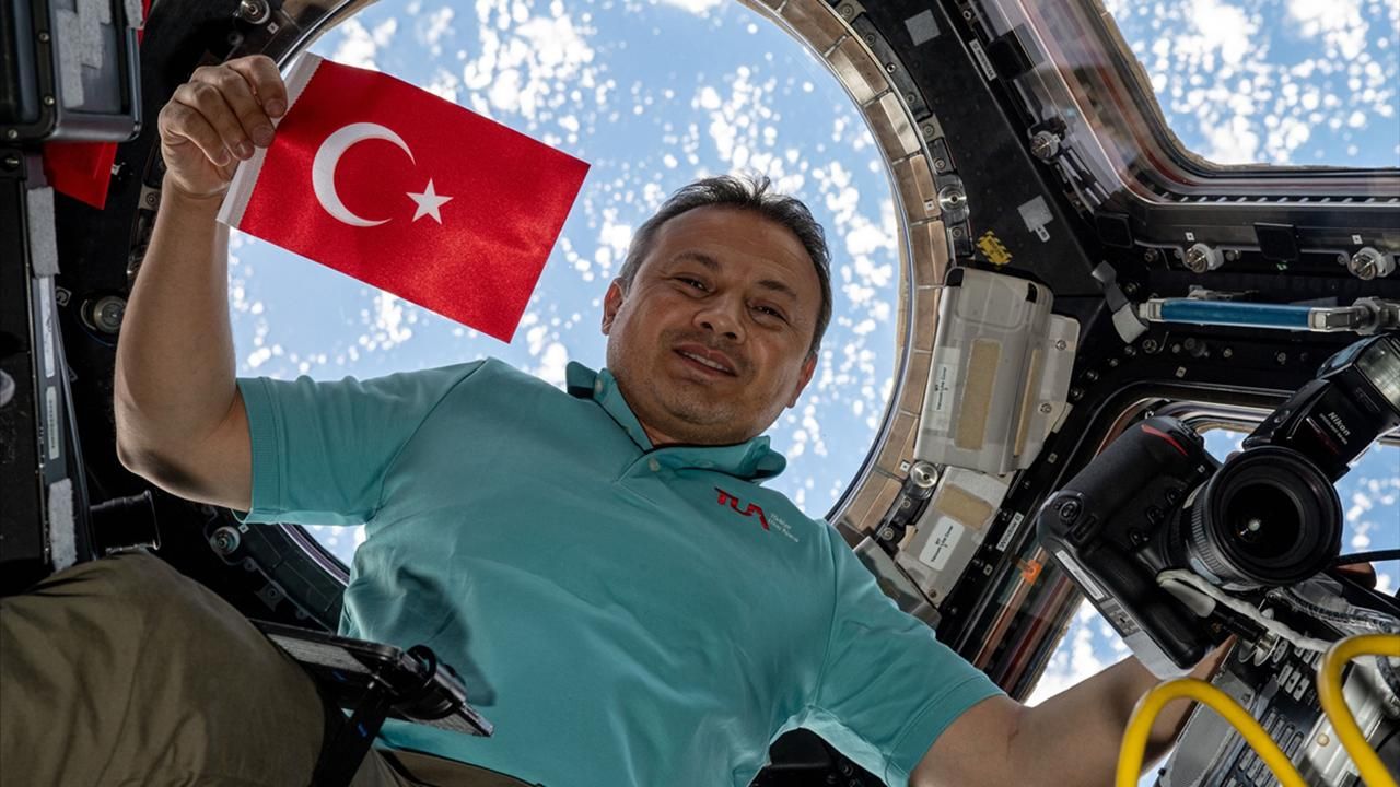 Alper Gezeravcı, astronot olmanın şifrelerini Gebzeli öğrencilerle paylaştı