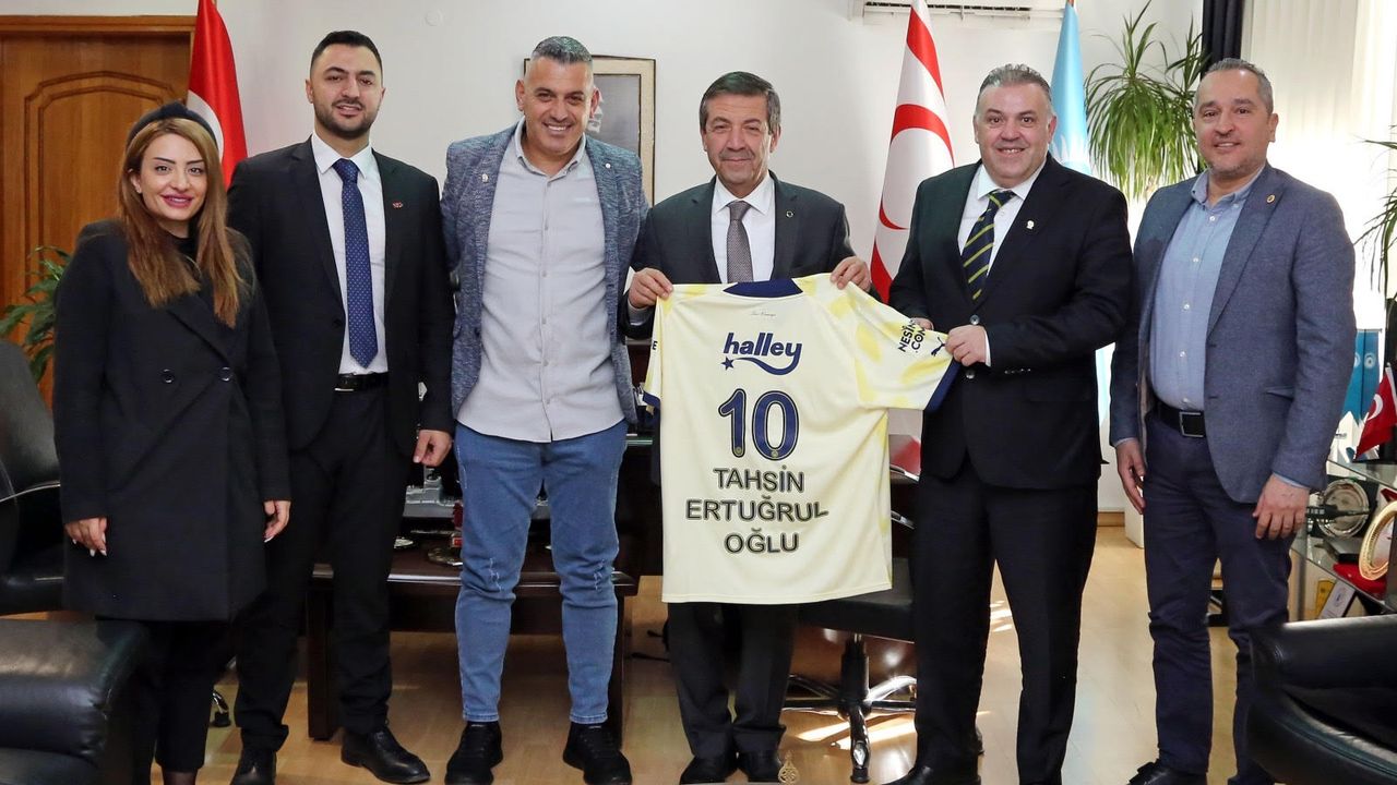 Ertuğruloğlu, Fenerbahçeliler Derneği yönetimini kabul etti