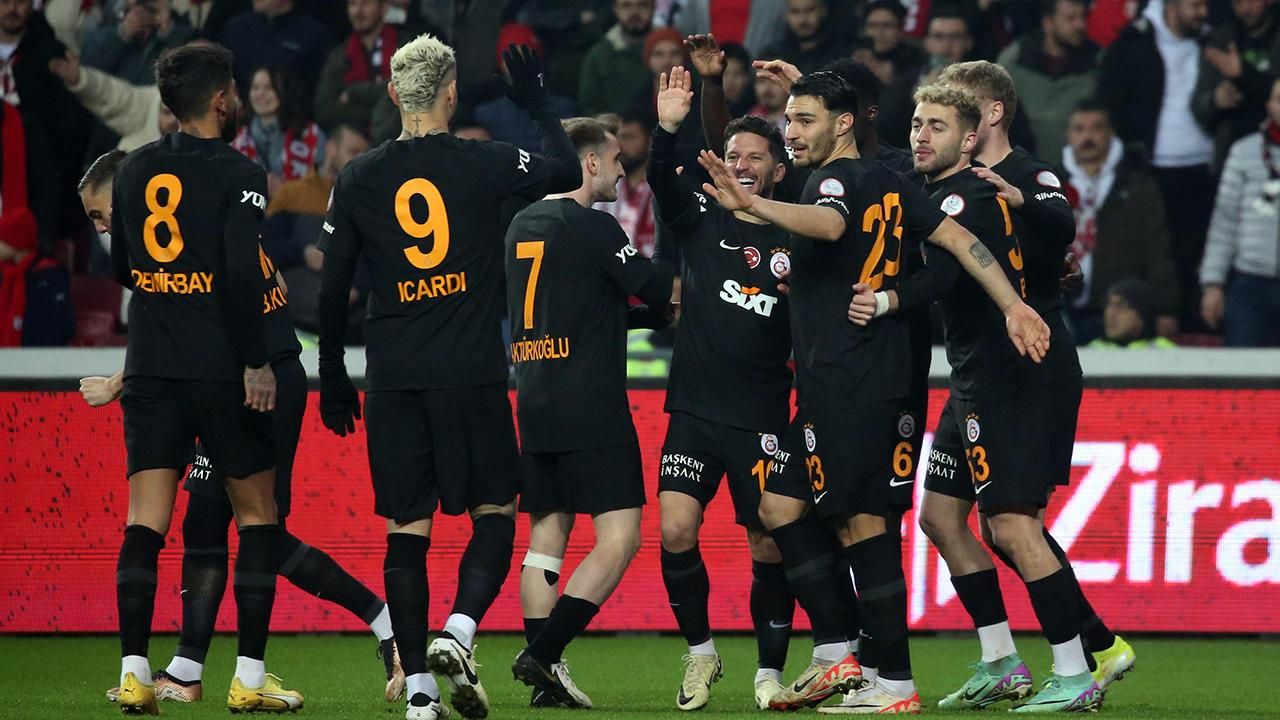 Galatasaray 11 dakikada üç puana ulaştı
