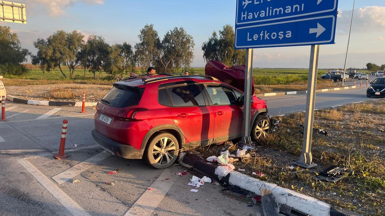 Gazimağusa - Lefkoşa anayolu üzerinde trafik kazası...1 kişi hayatını kaybetti