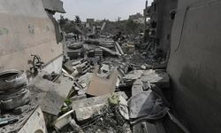 İsrail'in Gazze'de bir eve düzenlediği hava saldırısında 14 kişi öldü