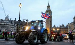 İngiltere'de çiftçiler hükümetin tarım politikalarını protesto etti