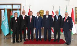 Dışişleri Bakanı Ertuğruloğlu, Türk Barış Kuvvetleri Gaziler Derneği’ni kabul etti